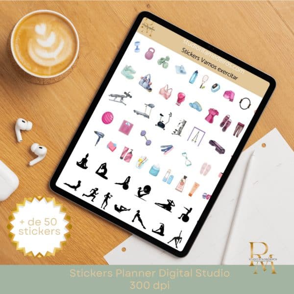Imagem de um planner digital com vários autocolantes de fitness, yoga e atividades físicas, em fundo de mesa de madeira.